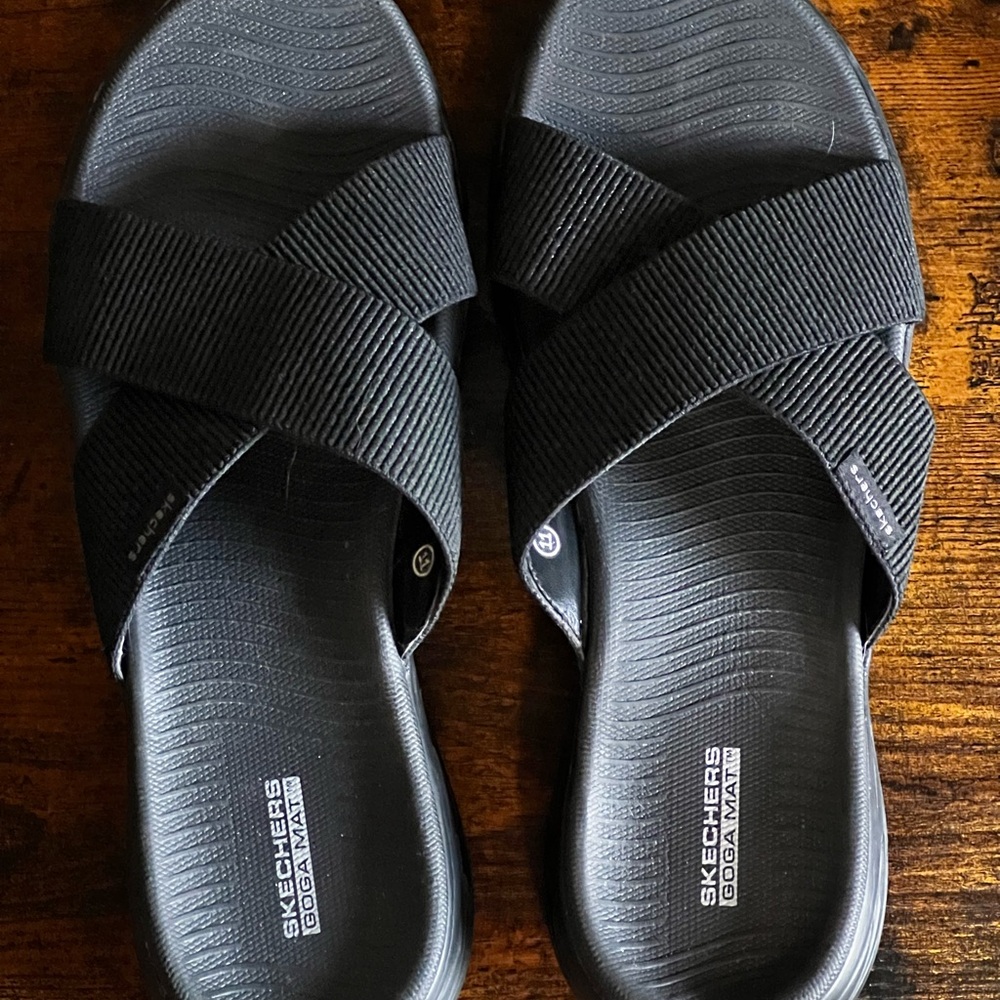 Sketchers Goga, Matt sandals!